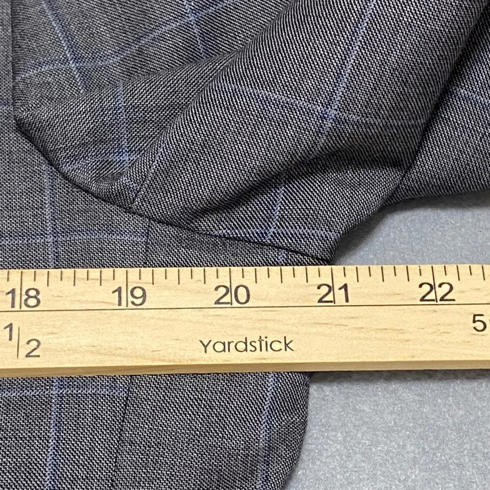 Jos A Bank Traveler's Collection Gray Windowpane Plaid 100% Wool Blazer 40R